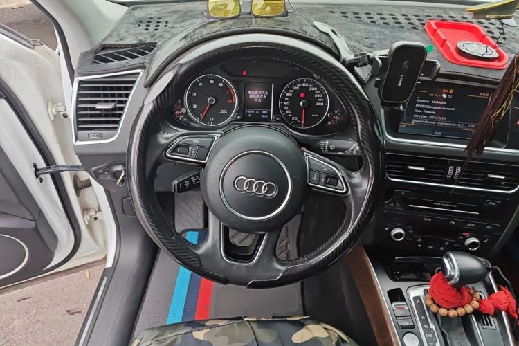 Used Audi Q5 2015 40 TFSI Comfort Model Steering Wheel