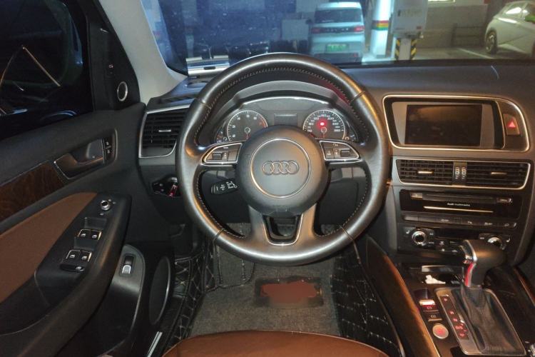 Used Audi Q5 2015 40 TFSI Comfort Model Steering Wheel