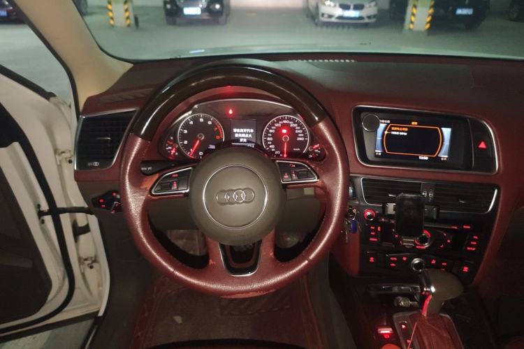 Used Audi Q5 2015 40 TFSI Trendy Edition Steering Wheel