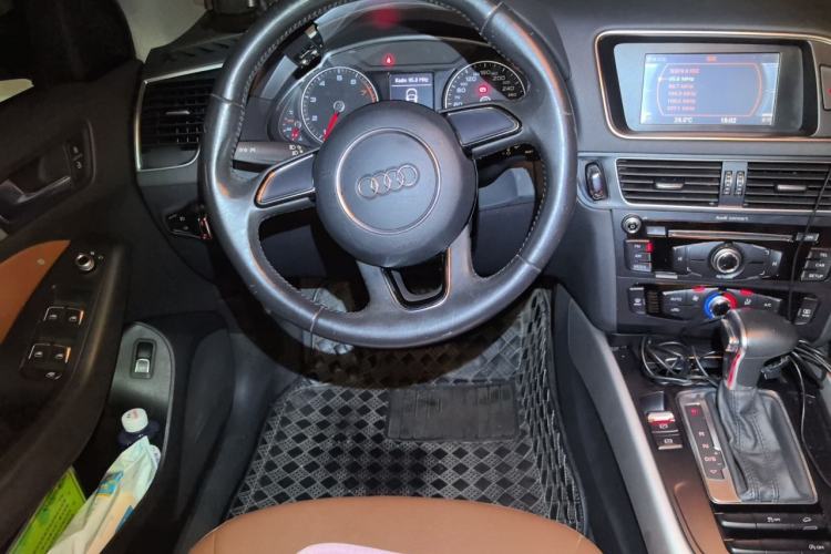 Used Audi Q5 2015 40 TFSI Trendy Edition Steering Wheel