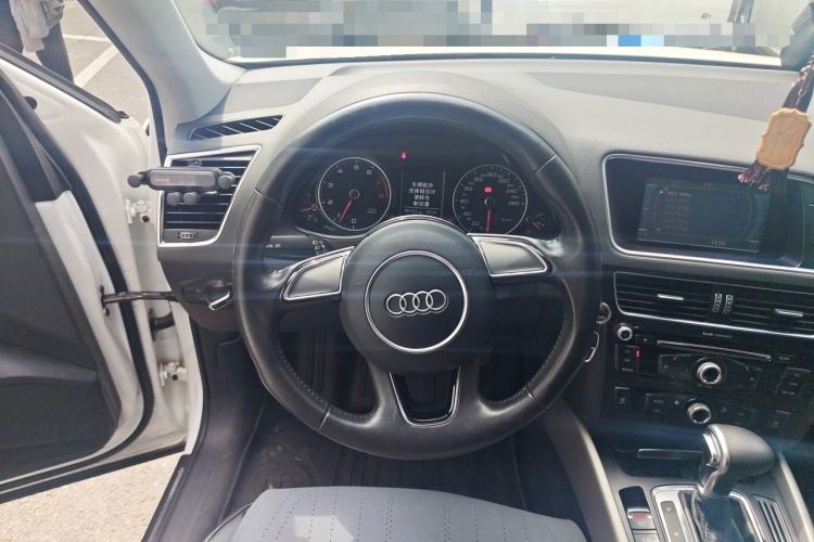 Used Audi Q5 2015 40 TFSI Trendy Edition Steering Wheel