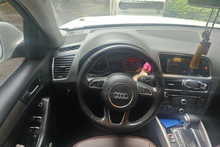 Used Audi Q5 2015 40 TFSI Trendy Edition Steering Wheel