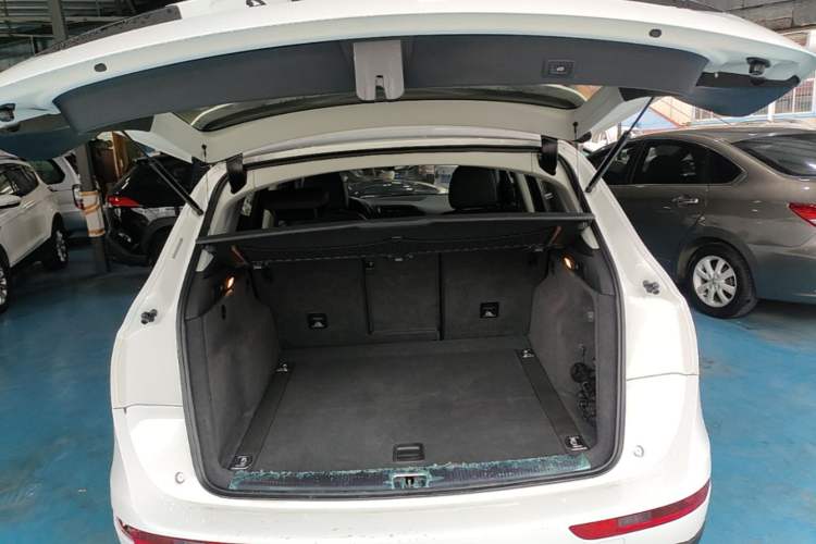 Used Audi Q5 2015 40 TFSI Technology Edition Trunk