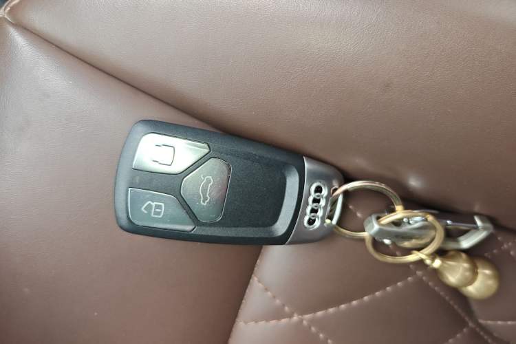 Used Audi Q5 2015 40 TFSI Technology Edition Vehicle Key