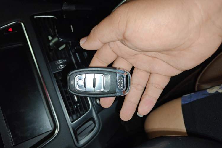 Used Audi Q5 2015 40 TFSI Technology Edition Vehicle Key