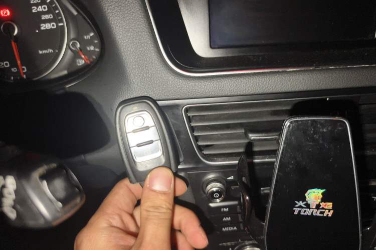 Used Audi Q5 2015 40 TFSI Technology Edition Vehicle Key