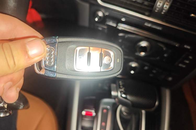 Used Audi Q5 2015 40 TFSI Trendy Edition Vehicle Key