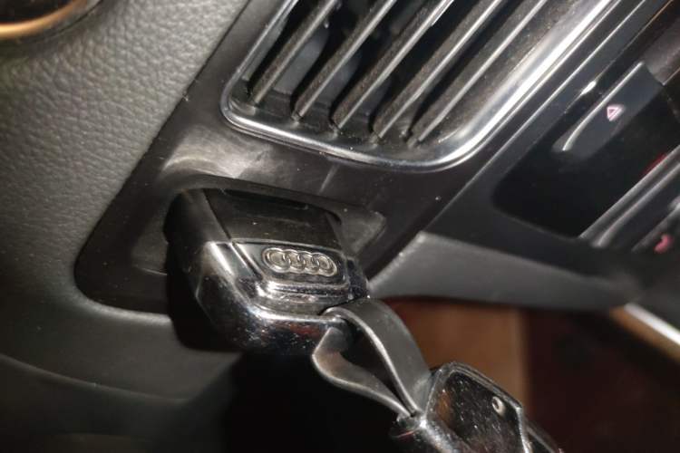 Used Audi Q5 2015 40 TFSI Comfort Model Vehicle Key