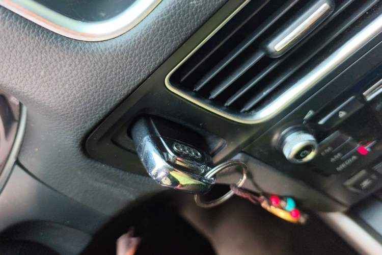 Used Audi Q5 2015 40 TFSI Trendy Edition Vehicle Key
