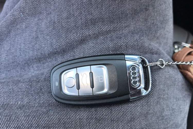 Used Audi Q5 2015 40 TFSI Trendy Edition Vehicle Key