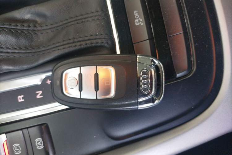 Used Audi Q5 2015 40 TFSI Trendy Edition Vehicle Key