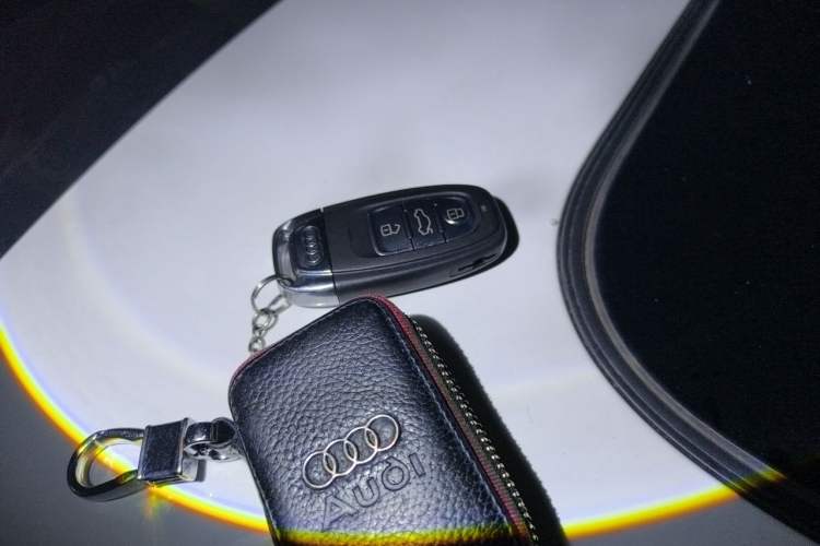 Used Audi Q5 2015 40 TFSI Comfort Model Vehicle Key