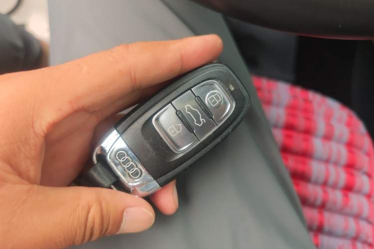 Used Audi Q5  Vehicle Key