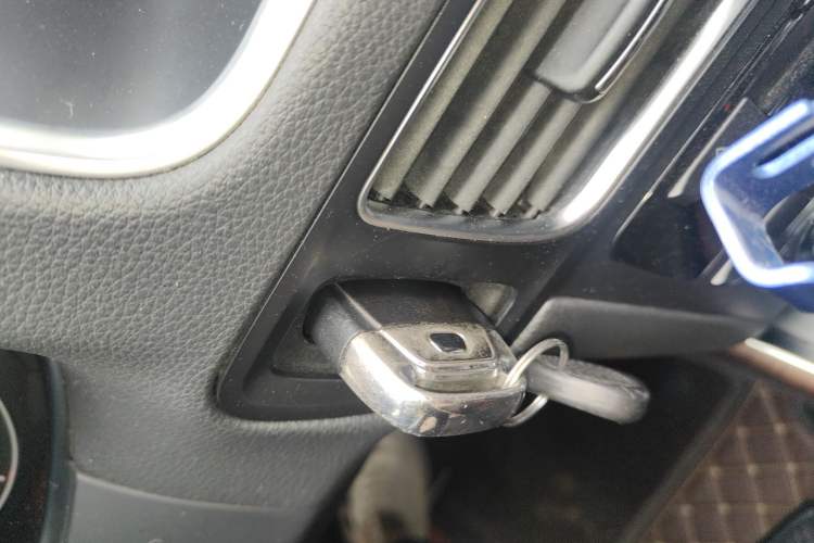 Used Audi Q5 2015 40 TFSI Comfort Model Vehicle Key