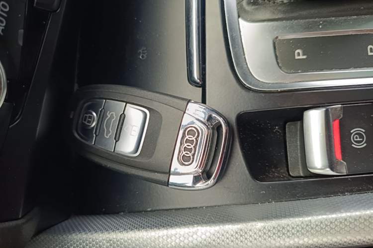 Used Audi Q5 2015 40 TFSI Trendy Edition Vehicle Key