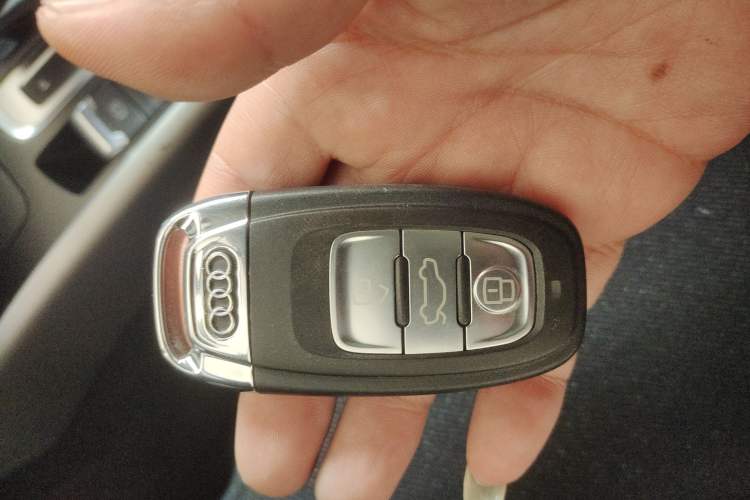 Used Audi Q5 2015 40 TFSI Trendy Edition Vehicle Key
