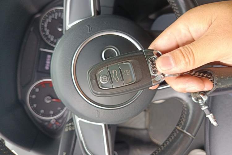 Used Audi Q5 2015 40 TFSI Trendy Edition Vehicle Key