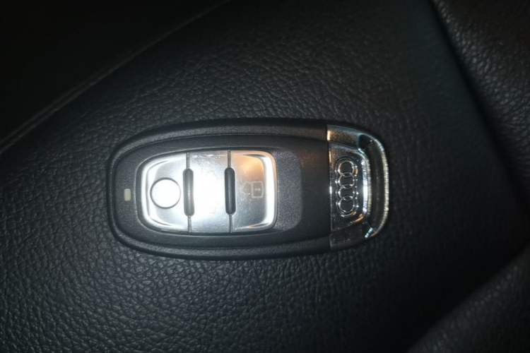 Used Audi Q5 2015 40 TFSI Trendy Edition Vehicle Key