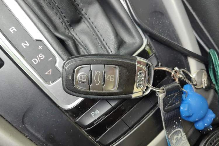 Used Audi Q5 2015 40 TFSI Trendy Edition Vehicle Key