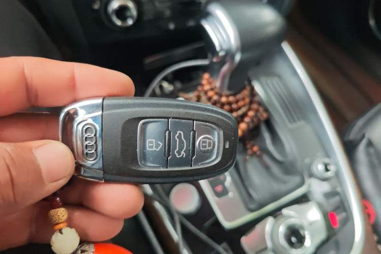 Used Audi Q5 2015 40 TFSI Comfort Model Vehicle Key