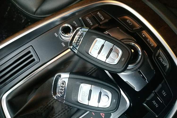 Used Audi Q5 2015 40 TFSI Comfort Model Vehicle Key