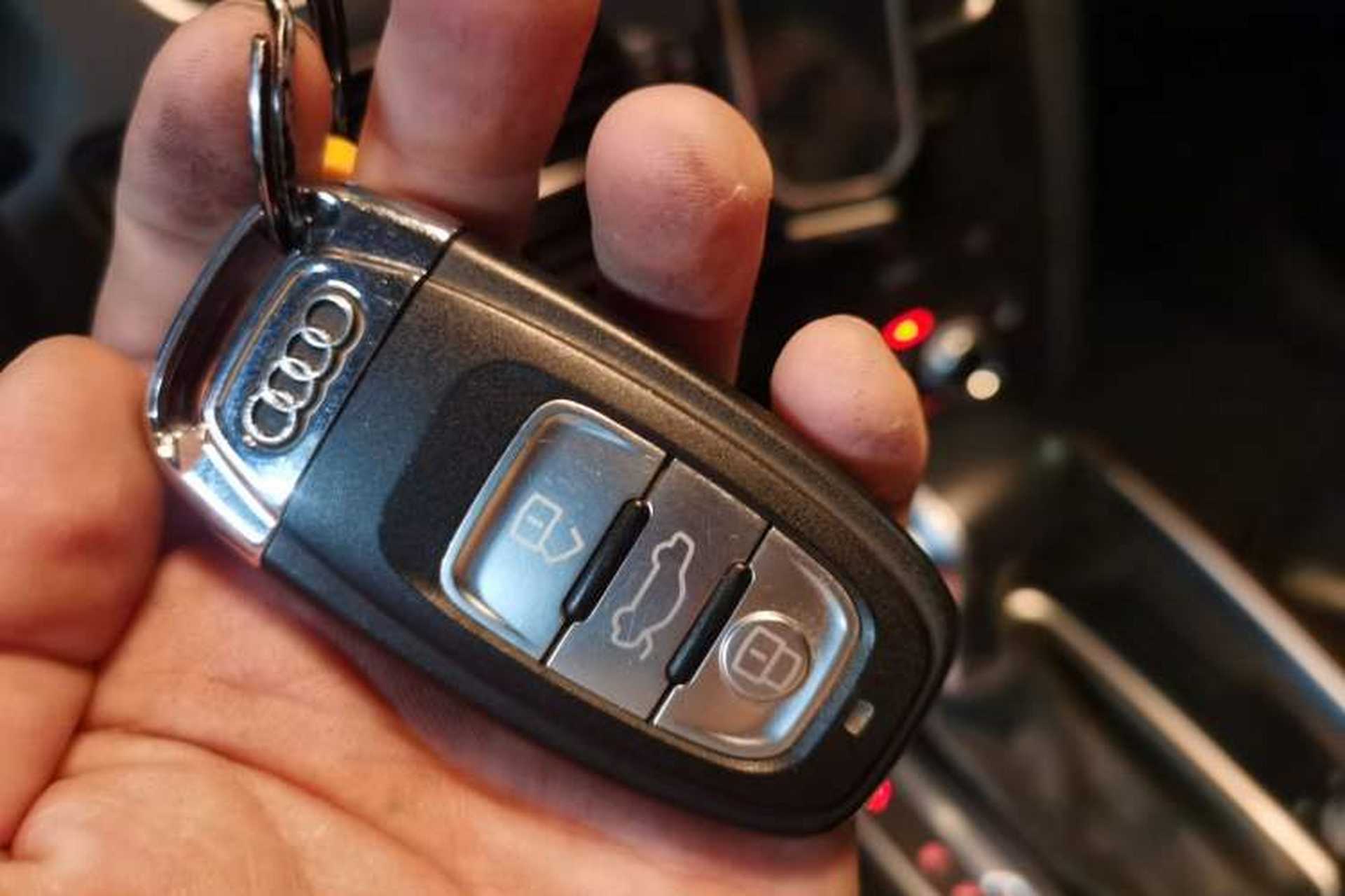 Used Audi Q5 2015 40 TFSI Comfort Model Vehicle Key