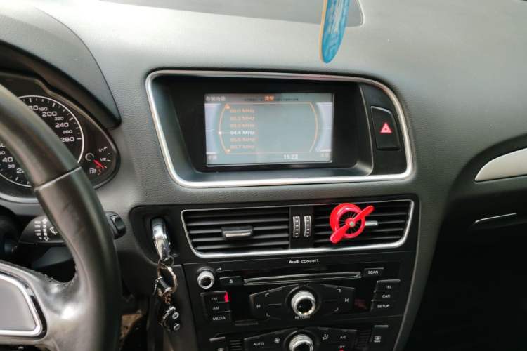 Used Audi Q5 2015 40 TFSI Trendy Edition Audio And AC Panel