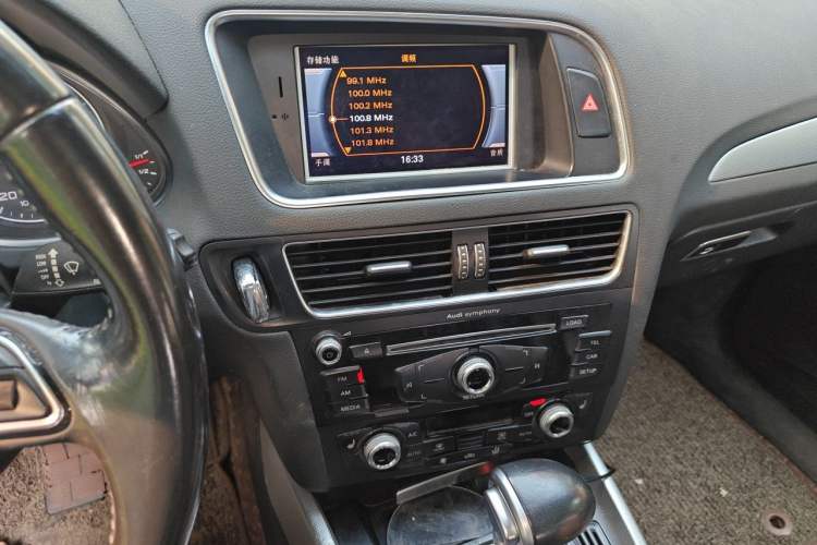 Used Audi Q5 2015 40 TFSI Technology Edition Audio And AC Panel