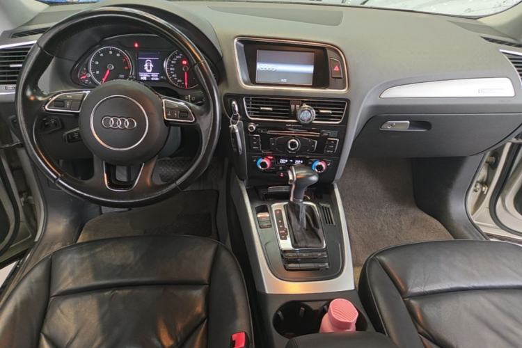 Used Audi Q5 2015 40 TFSI Technology Edition Center Console