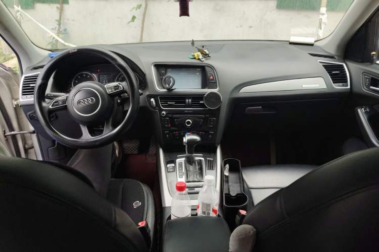 Used Audi Q5 2015 40 TFSI Trendy Edition Center Console