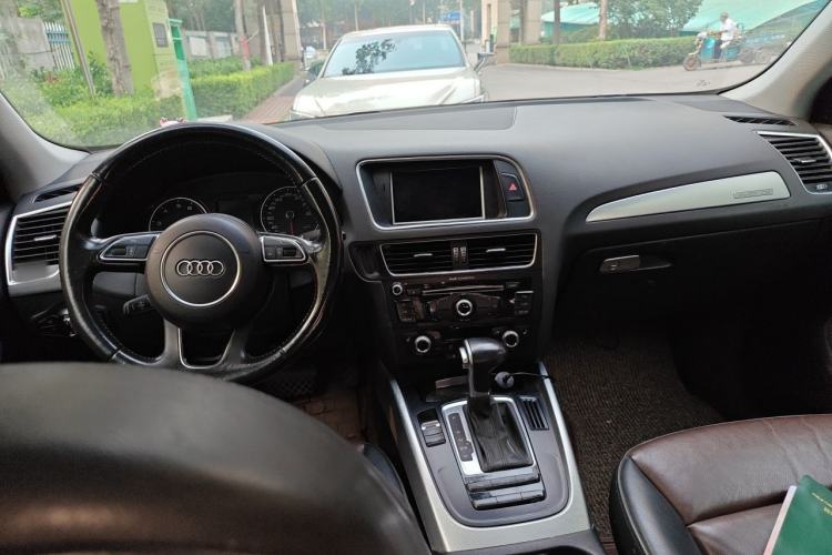 Used Audi Q5 2015 40 TFSI Technology Edition Center Console