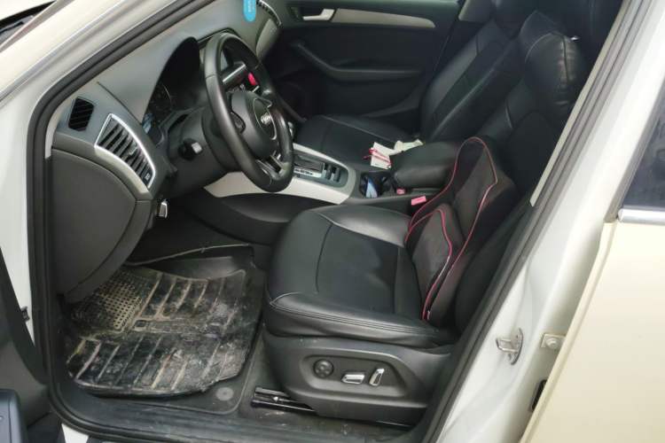 Used Audi Q5 2015 40 TFSI Trendy Edition Driver Seat