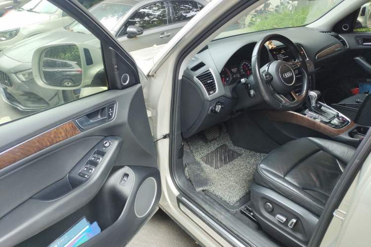 Used Audi Q5 2015 40 TFSI Comfort Model Driver Seat