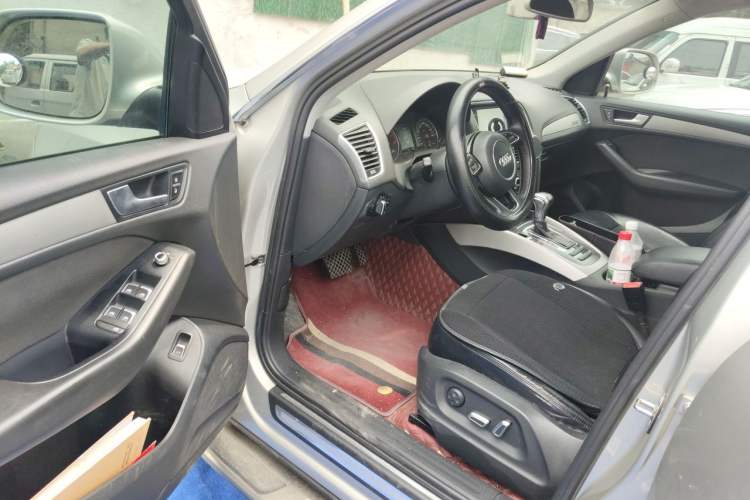 Used Audi Q5 2015 40 TFSI Trendy Edition Driver Seat