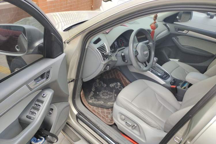 Used Audi Q5 2015 40 TFSI Technology Edition Driver Seat