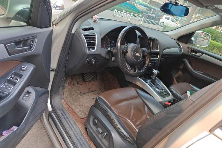 Used Audi Q5 2015 40 TFSI Technology Edition Driver Seat