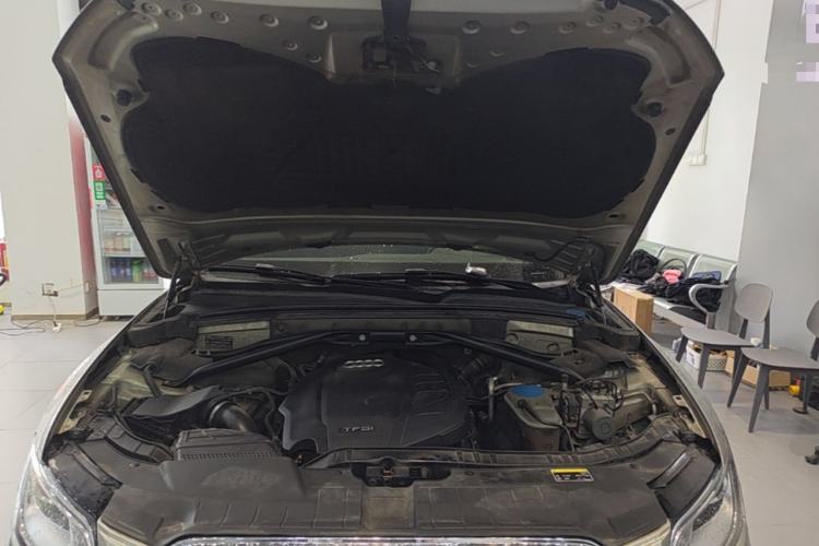 Used Audi Q5 2015 40 TFSI Technology Edition Engine Bay