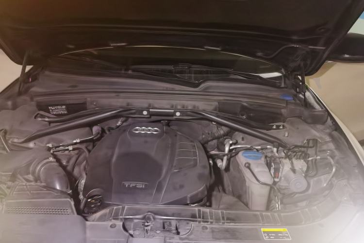 Used Audi Q5 2015 40 TFSI Comfort Model Engine Bay
