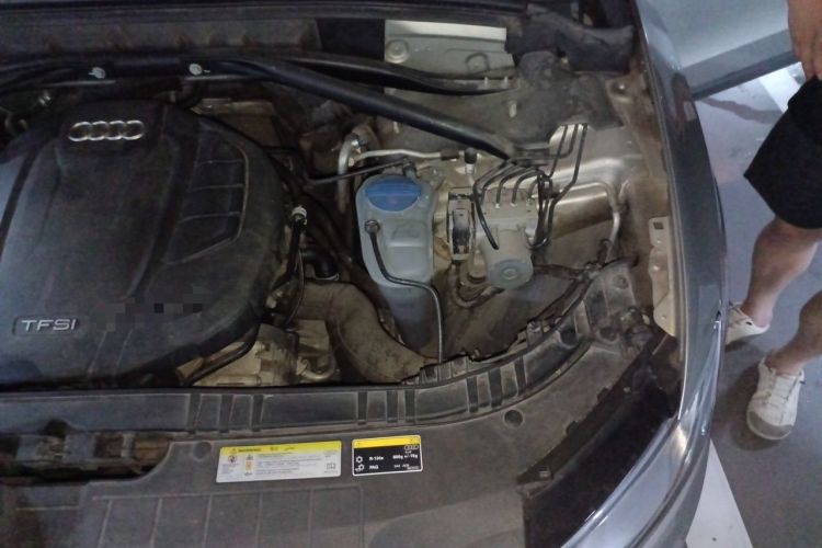 Used Audi Q5 2015 40 TFSI Technology Edition Engine Bay Left