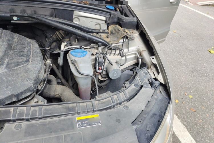 Used Audi Q5 2015 40 TFSI Comfort Model Engine Bay Left