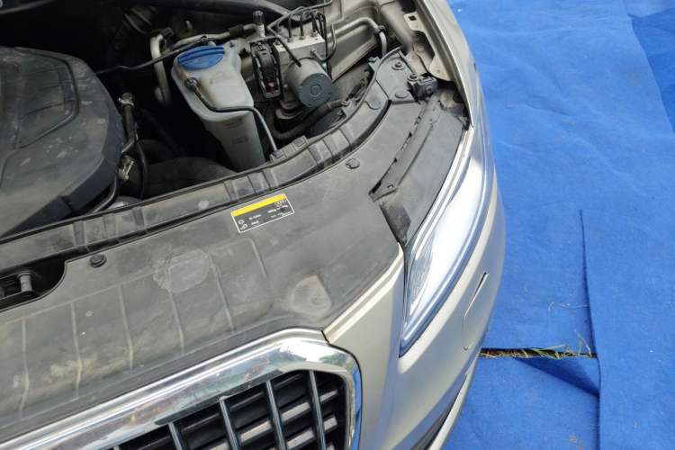 Used Audi Q5 2015 40 TFSI Trendy Edition Engine Bay Left