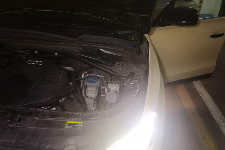 Used Audi Q5 2015 40 TFSI Comfort Model Engine Bay Left
