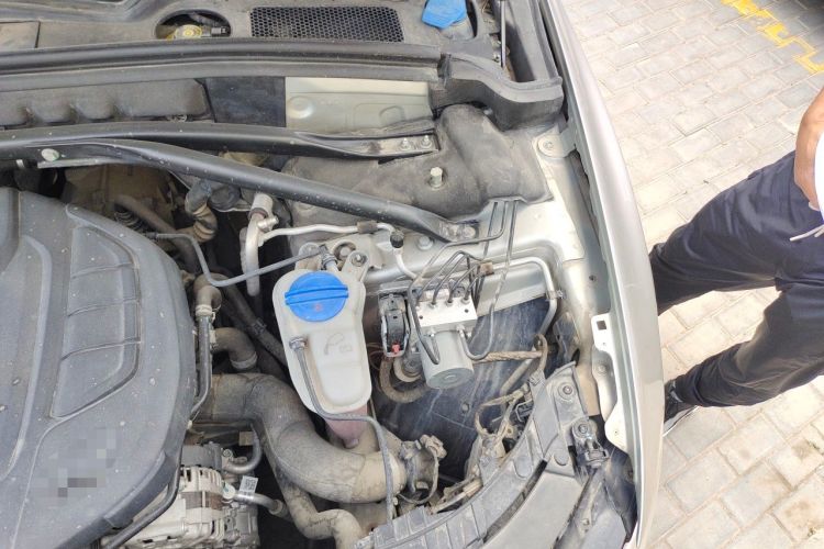 Used Audi Q5 2015 40 TFSI Technology Edition Engine Bay Left