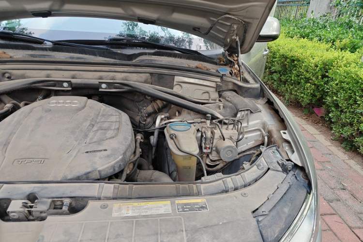 Used Audi Q5 2015 40 TFSI Technology Edition Engine Bay Left