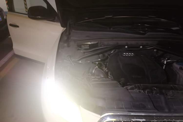 Used Audi Q5 2015 40 TFSI Comfort Model Engine Bay Right