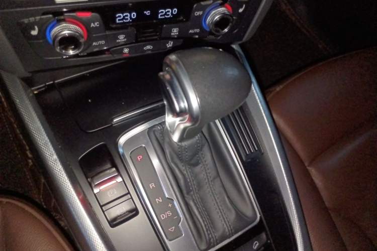 Used Audi Q5 2015 40 TFSI Technology Edition Gear Lever