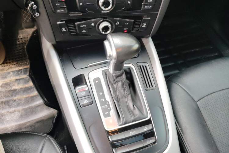 Used Audi Q5 2015 40 TFSI Trendy Edition Gear Lever