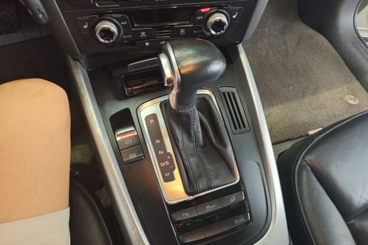 Used Audi Q5 2015 40 TFSI Technology Edition Gear Lever