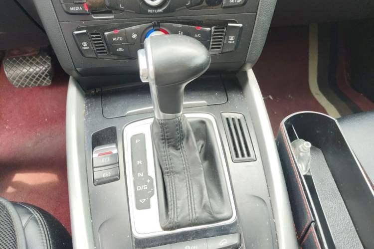 Used Audi Q5 2015 40 TFSI Trendy Edition Gear Lever