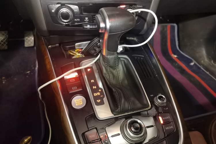 Used Audi Q5 2015 40 TFSI Comfort Model Gear Lever